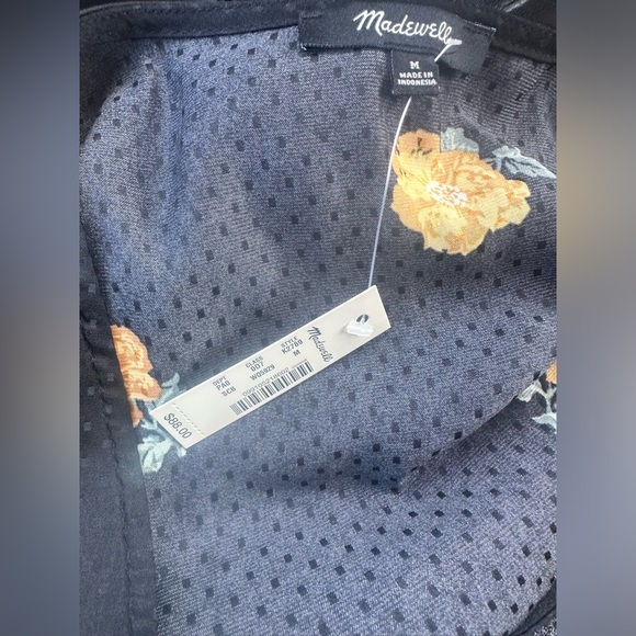 Madewell Bubble-Sleeve Wrap Top in Floating Florets black in color size M NWT - Picture 4 of 4